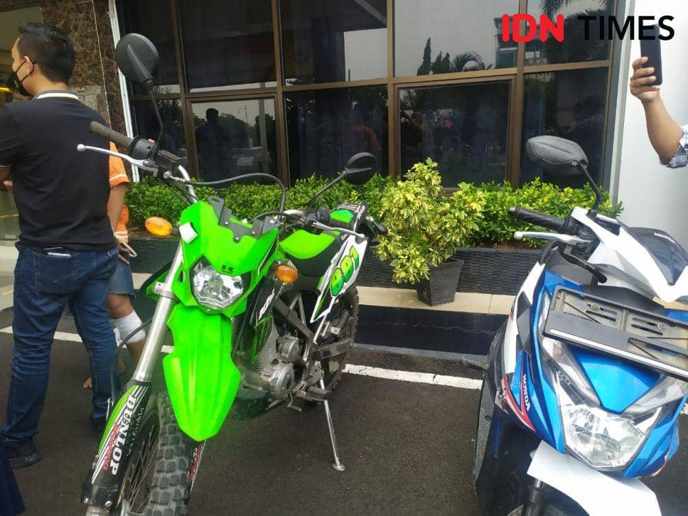Pemuda asal Pubian, Lampung Tengah inisial AY (24) ditembak polisi usai mencuri motor di puluhan TKP di Bandar Lampung. (IDN Times/Tama Yudha Wiguna)