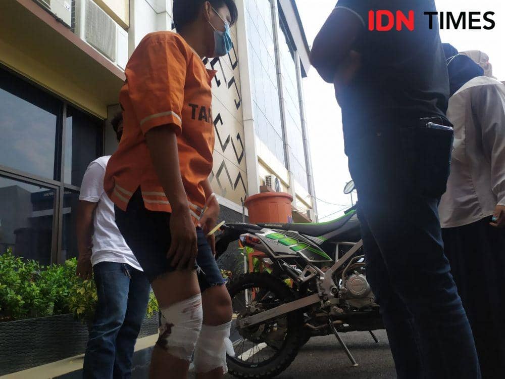 Pemuda asal Pubian, Lampung Tengah inisial AY (24) ditembak polisi usai mencuri motor di puluhan TKP di Bandar Lampung. (IDN Times/Tama Yudha Wiguna)