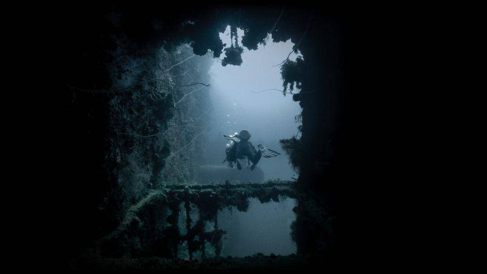 ilustrasi wreck diving (unsplash.com/MerekOkon)