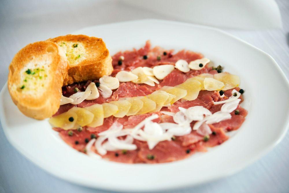 ilustrasi steak carpaccio (pexels.com/Piotr Arnoldes)