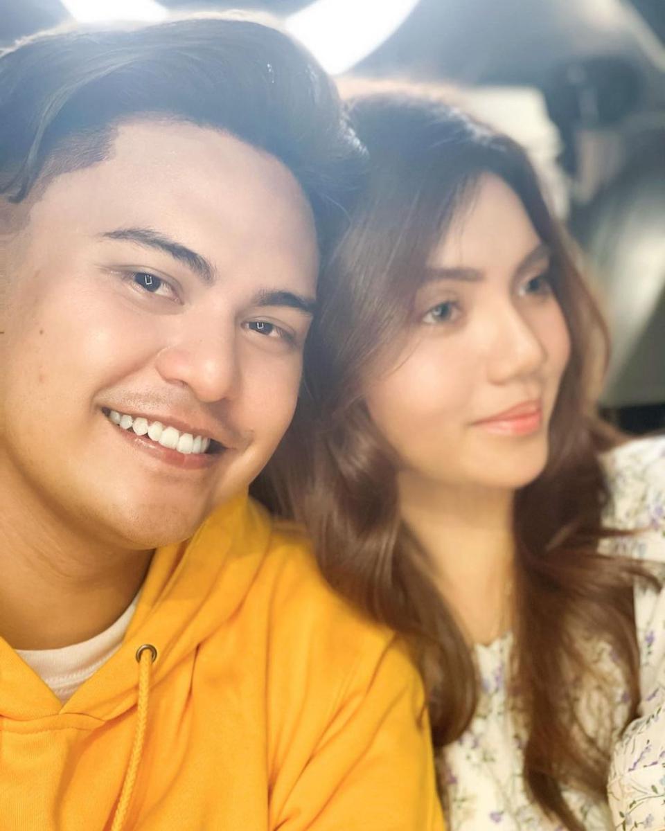 9 Potret Refty, Pacar Galih Ginanjar yang Beda Usia 13 Tahun