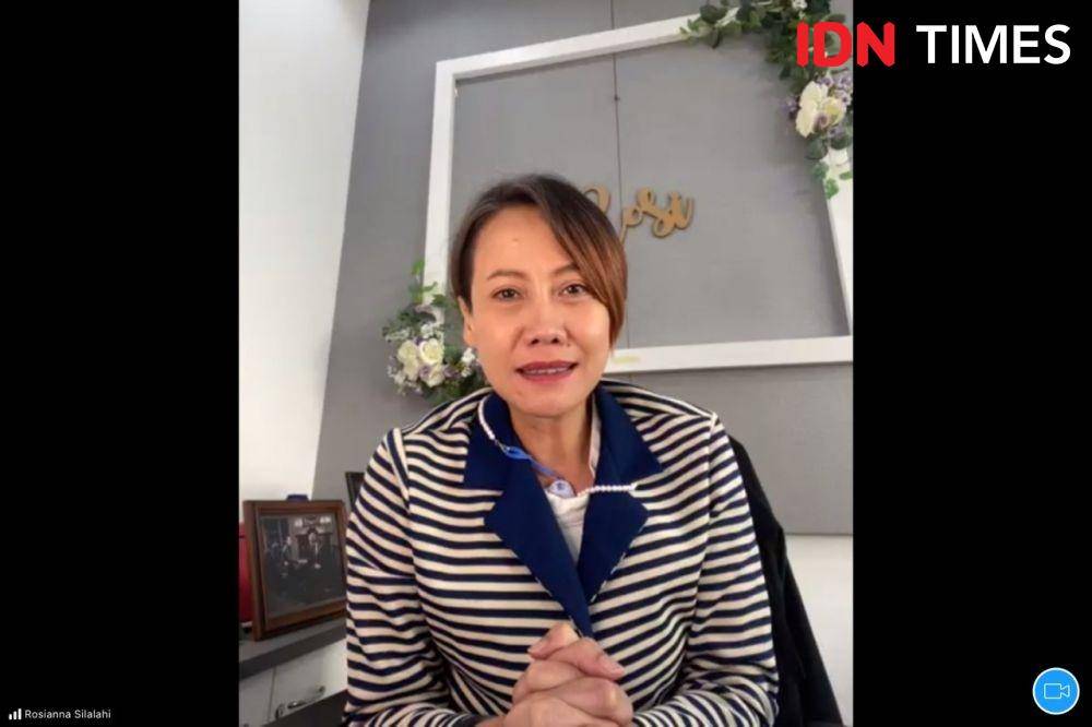 Rosiana Silalahi dalam Sarasehan FJPI: 80 Tahun Prof Bagir Manan, Manan, "Politik Publik Pers di Masa Pandemi" (IDN Times/Teatrika Handiko Putri)