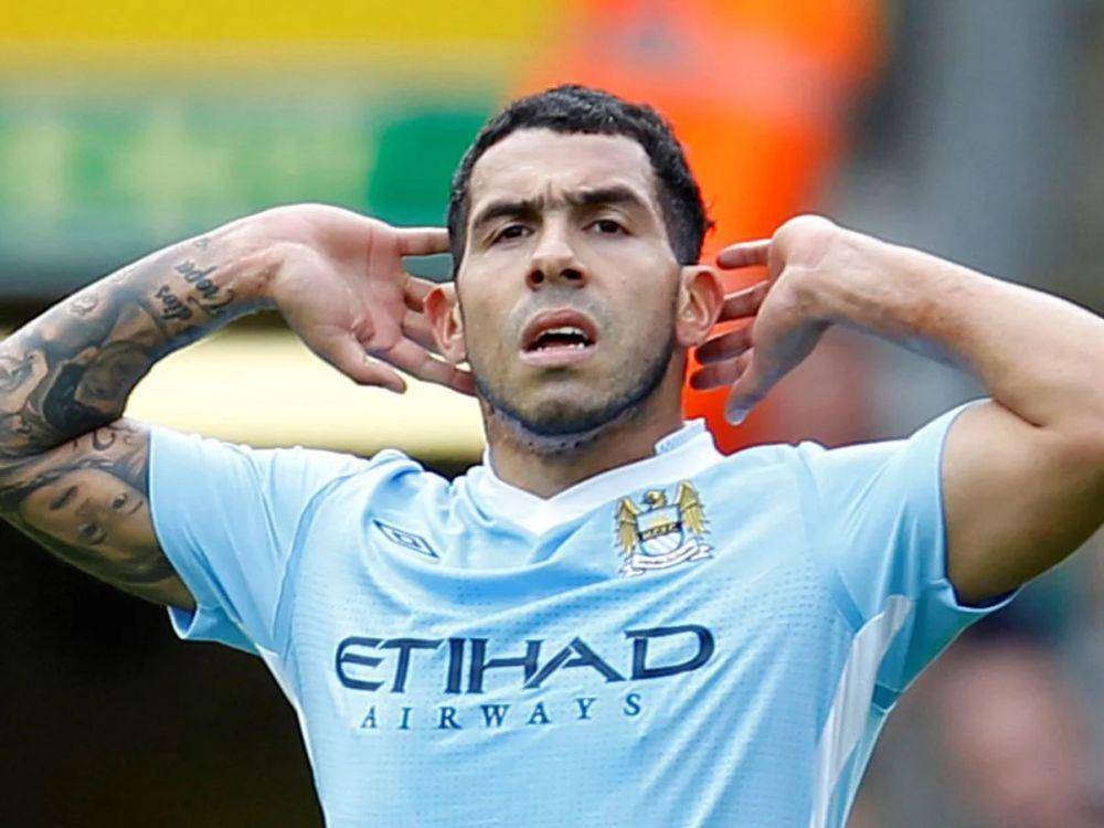 potret Carlos Tevez (givemesport.com)