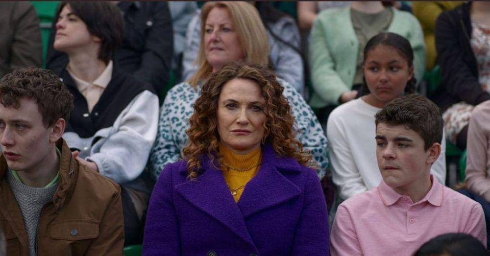 Sarah Parish di serial Stay Close (instagram.com/richardcarmitage)