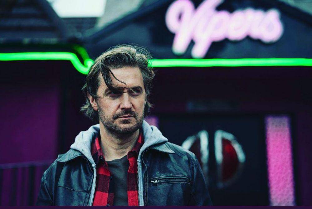 Richard Armitage di serial Stay Close (instagram.com/richardcarmitage)
