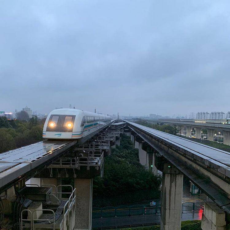 Shanghai Maglev Train (Instagram.com/zhangyifan)