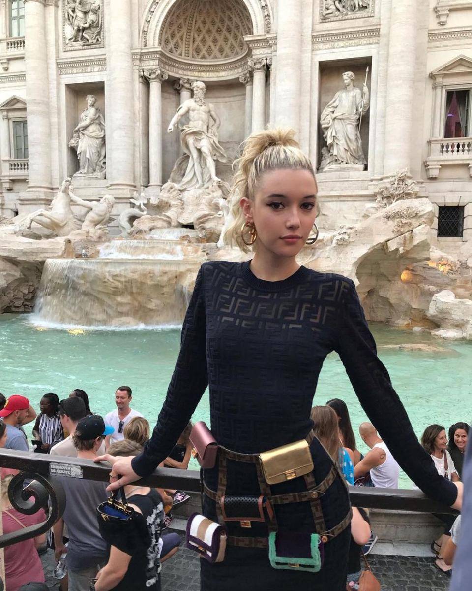 Sarah Snyder (instagram.com/sarahfuckingsnyder)