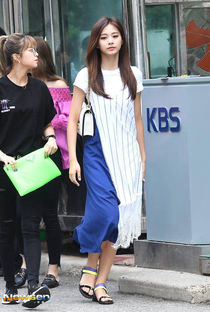 Outfit girly Tzuyu Twice (twitter.com/TZUYU_WORLD)