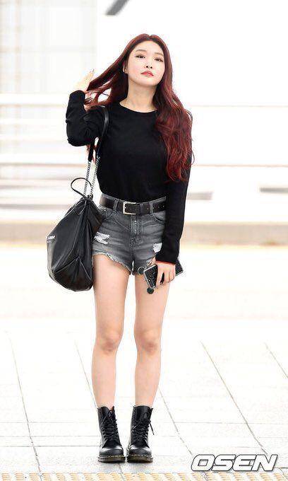 Outfit Cungha (twitter.com/chunghaturkey)