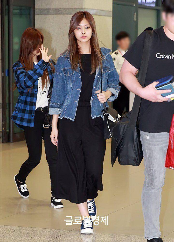 Outfit dress Tzuyu Twice (twitter.com/pinktzuyu)