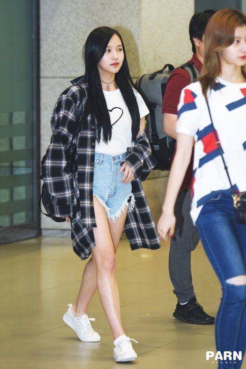 Outfit Mina Twice (twitter.com/mimochaey)