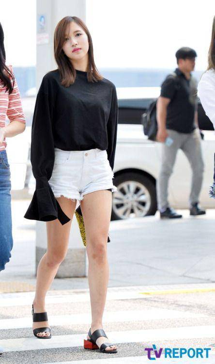 Outfit Mina Twice (twitter.com/mimochaey)