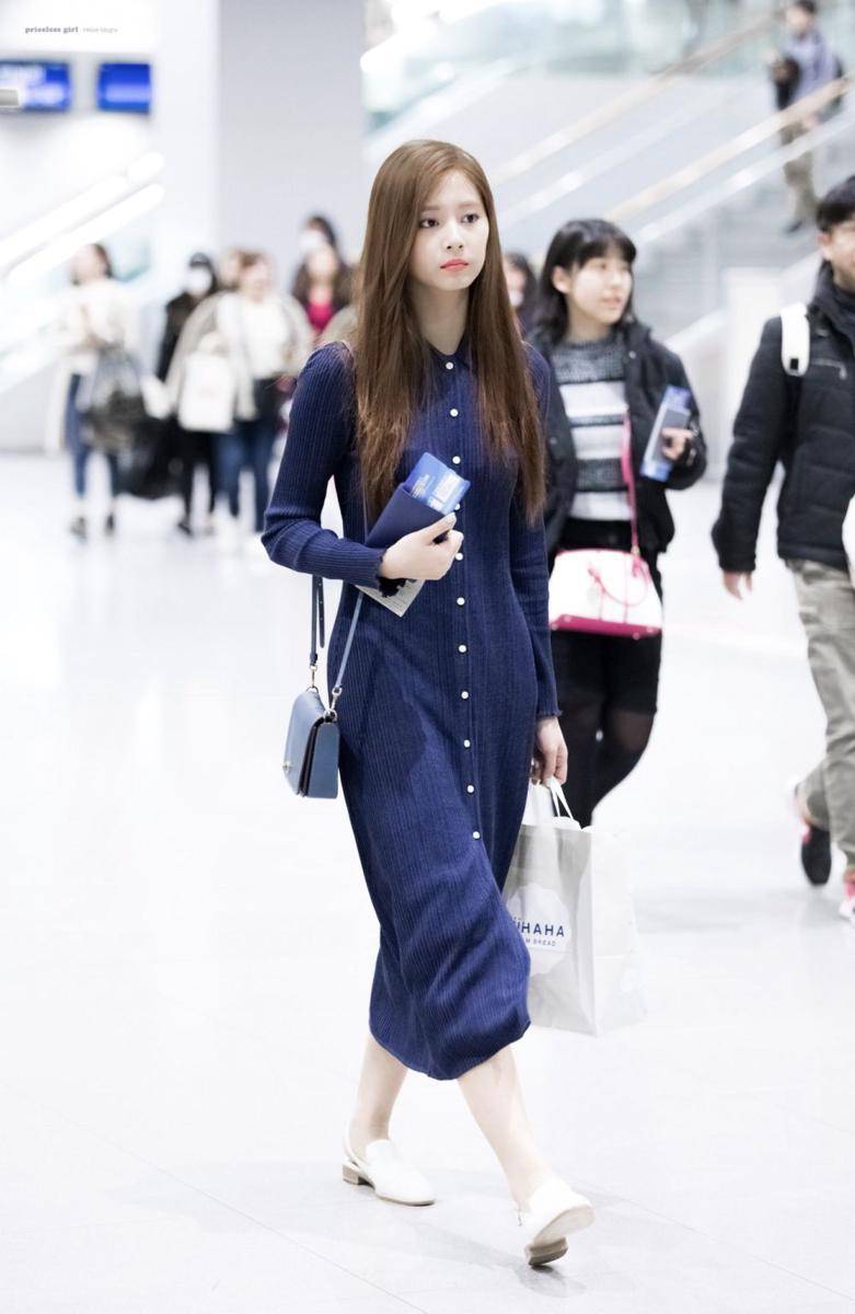 Outfit girly Tzuyu Twice (twitter.com/pricelessgirl99)