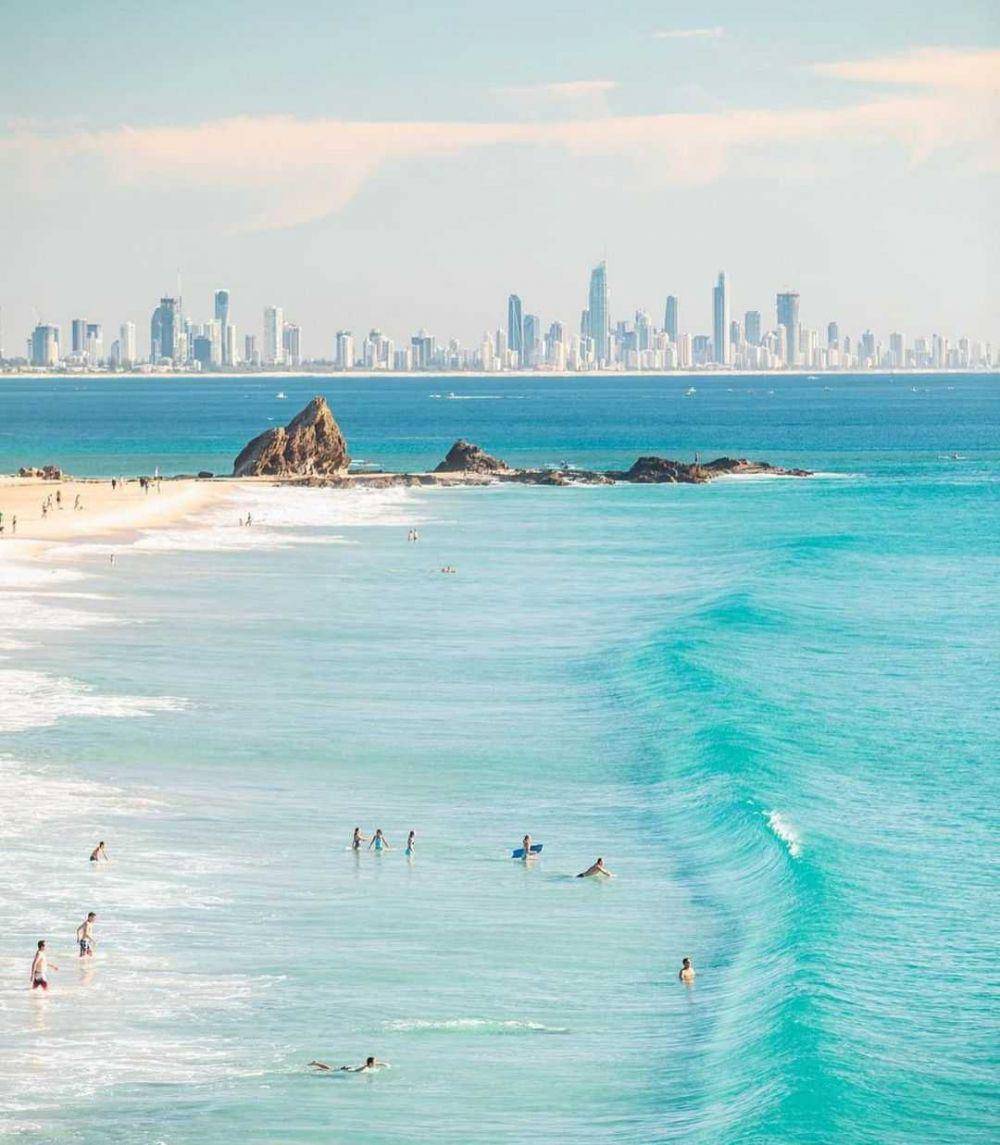 Burleigh Heads (instagram.com/thegcbibie)