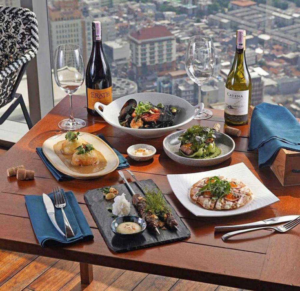 SKYE Bar & Restaurant (instagram.com/skye_56)