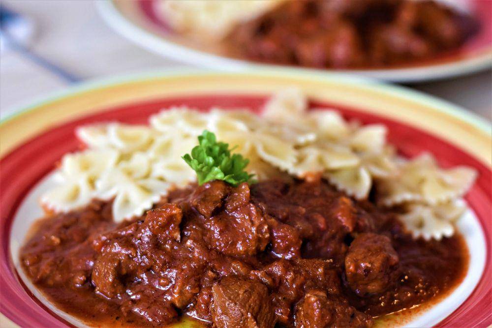 ilustrasi chicken goulash (pixabay.com/RitaE)
