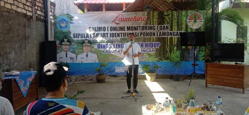 Bupati Lamongan Yuhronur Efendi saat melaunching aplikasi Onlimo di Kantor DLH Lamongan. IDN Times/Imron