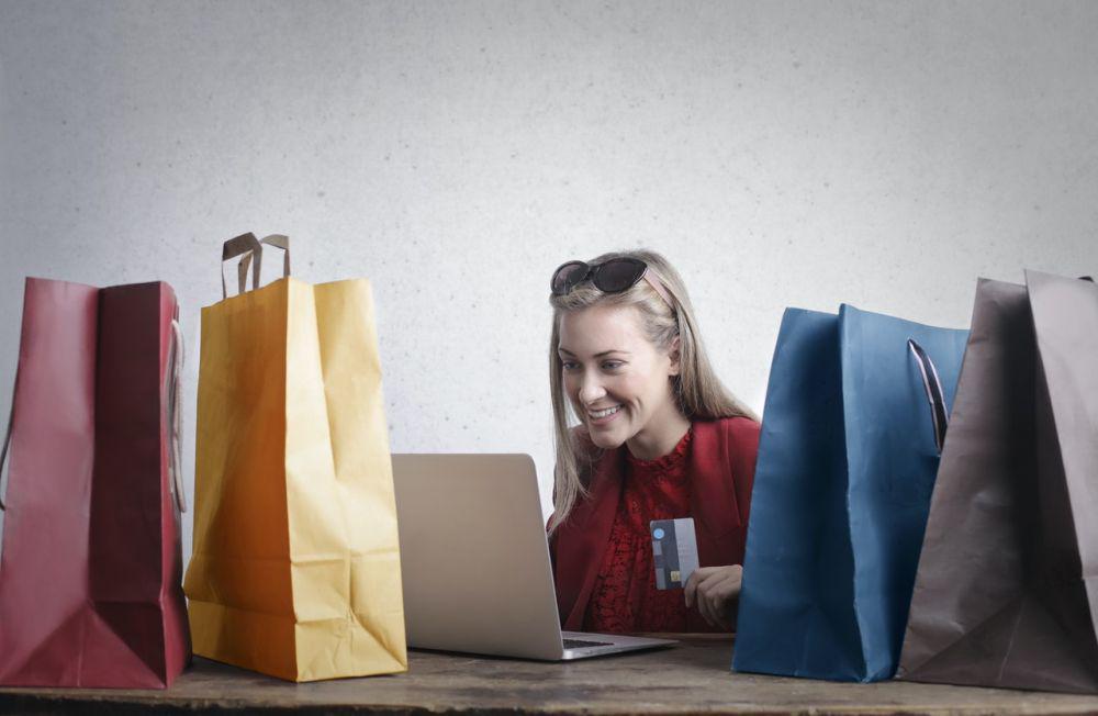 ilustrasi belanja banyak barang (pexels.com/Andrea Piacquadio)
