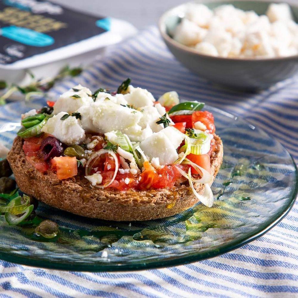 dakos (instagram.com/violife_foods)