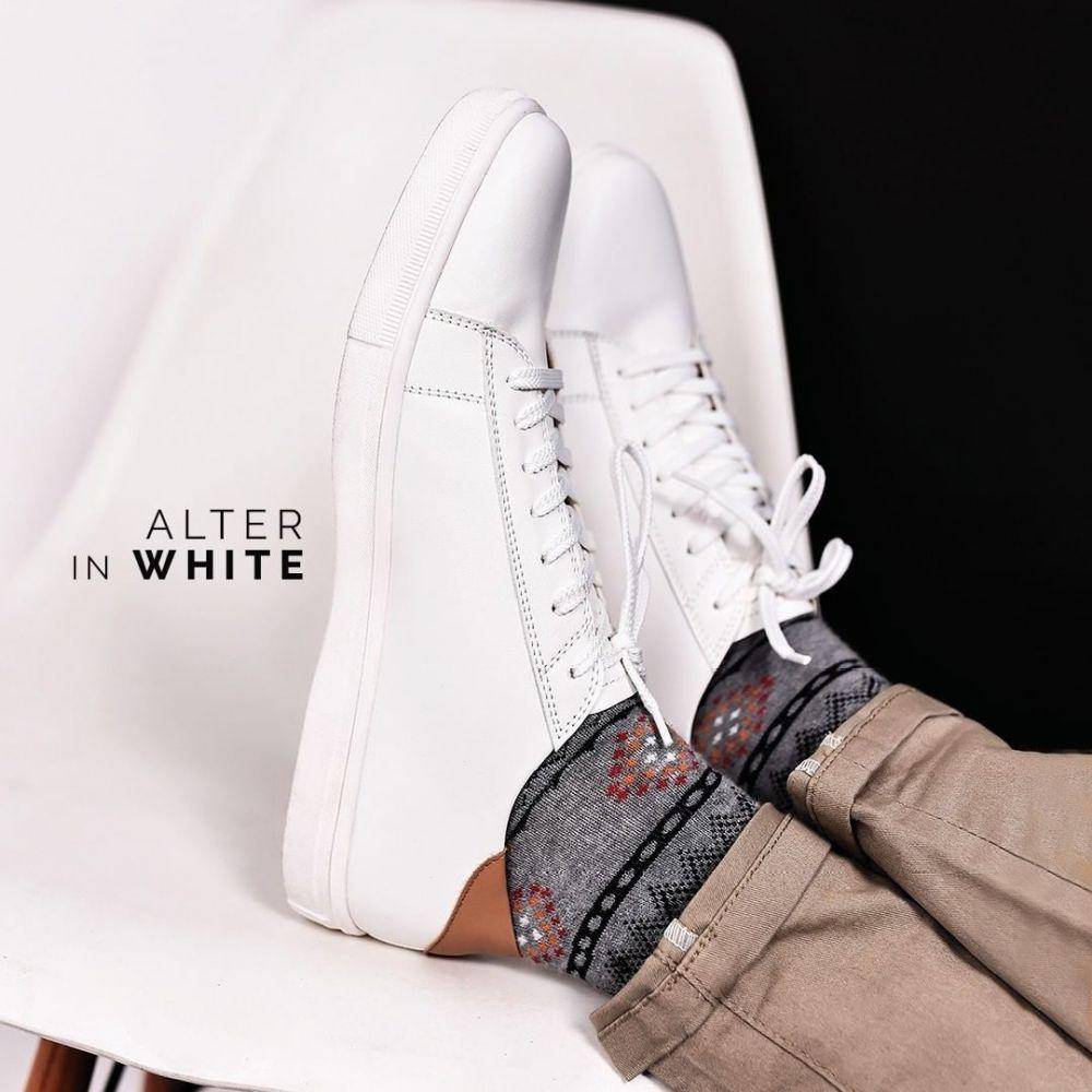 Sepatu putih (instagram.com/footstep_footwear/)