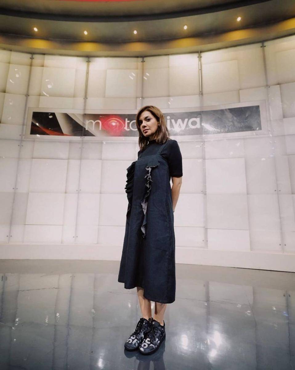 OOTD Serba Hitam (instagram.com/najwashihab)