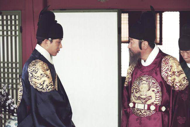 cuplikan film The Throne, Pangeran Sa Do dan Raja Yeong Jo (koreaherald.com)