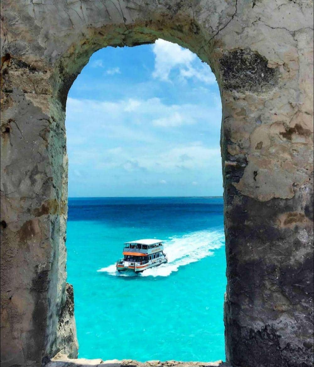 Blue Lagoon Island (instagram.com/bluelagoonisland)