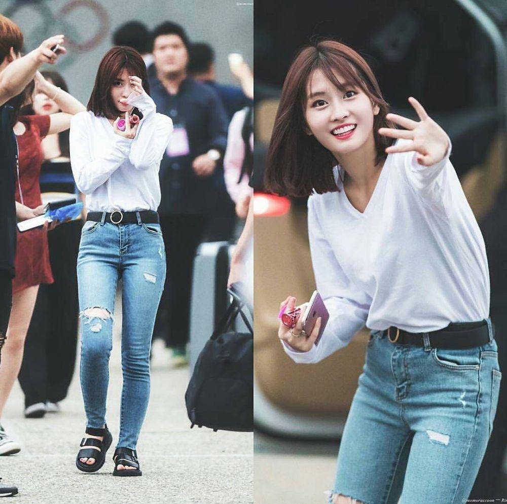 Bawahan celana jeans Momo Twice (instagram.com/momo.twice)