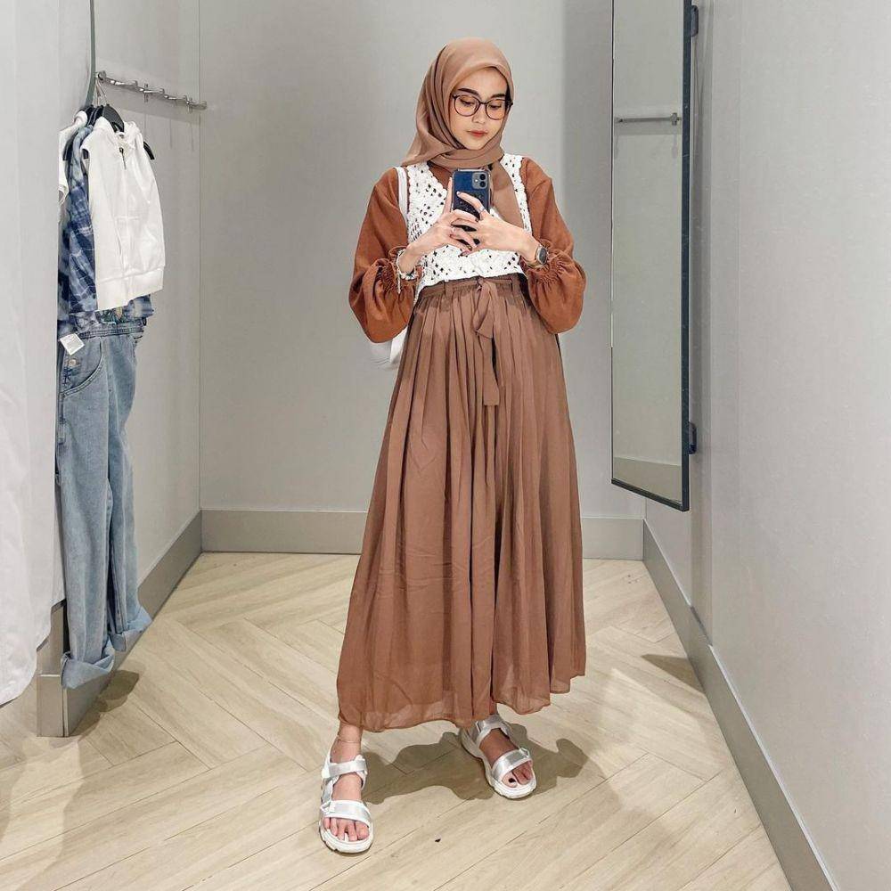 Atasan Rajut untuk Hijabers (instagram.com/refinahabilia)