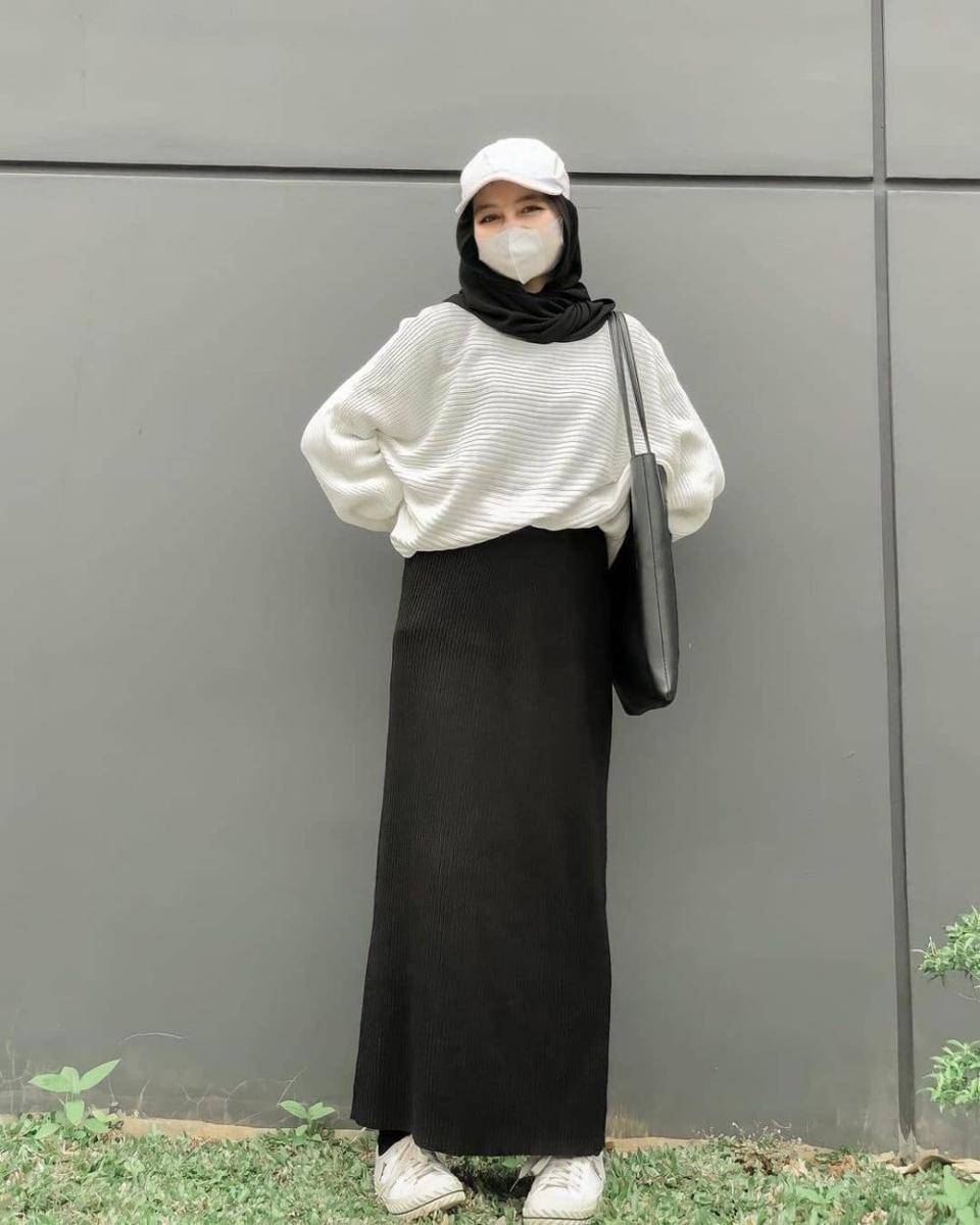 Atasan Rajut untuk Hijabers (instagram.com/ootdhijabmonochrome)