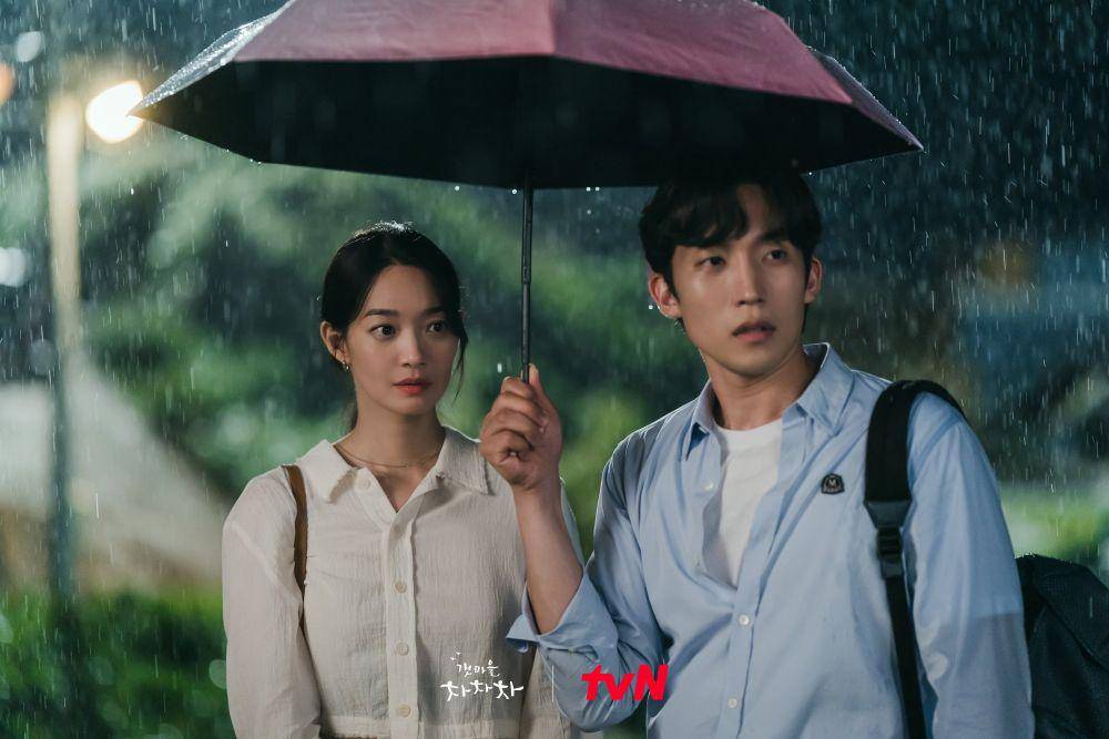 Shin Min Ah dan Lee Sang Yi dalam drama Hometown Cha-Cha-Cha (dok. tvN/Hometown Cha-Cha-Cha)