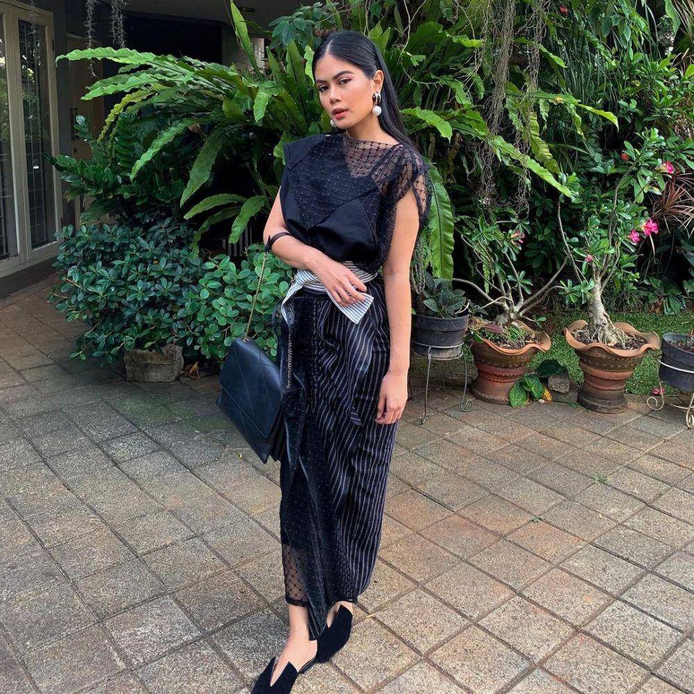 OOTD Serba Hitam (instagram.com/rasyenahikmayudi)