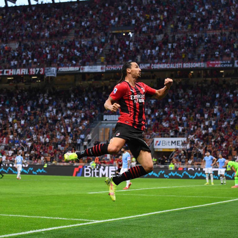 Ibrahimovic berselebrasi setelah mencetak gol (twitter.com/Ibra_official)