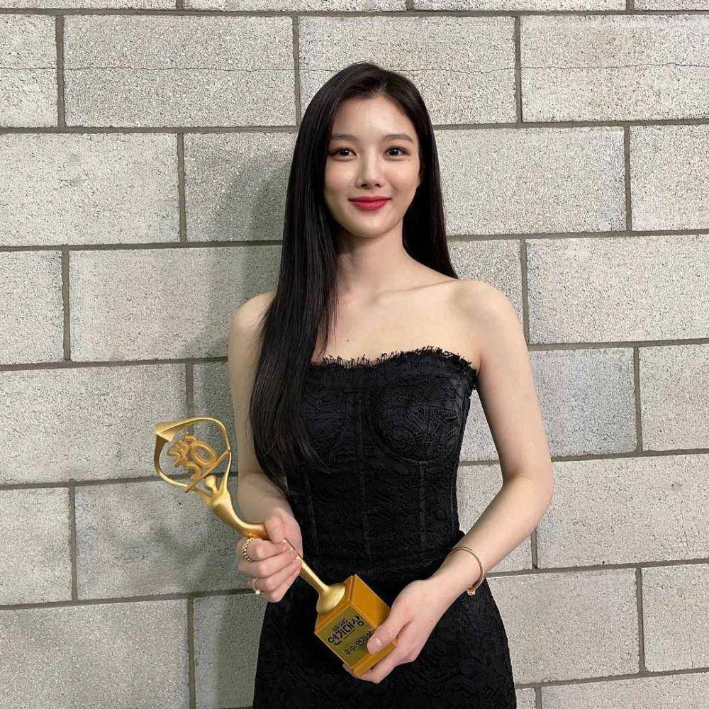 Kim Yoo Jung di SBS Drama Awards (instagram.com/you_r_love)