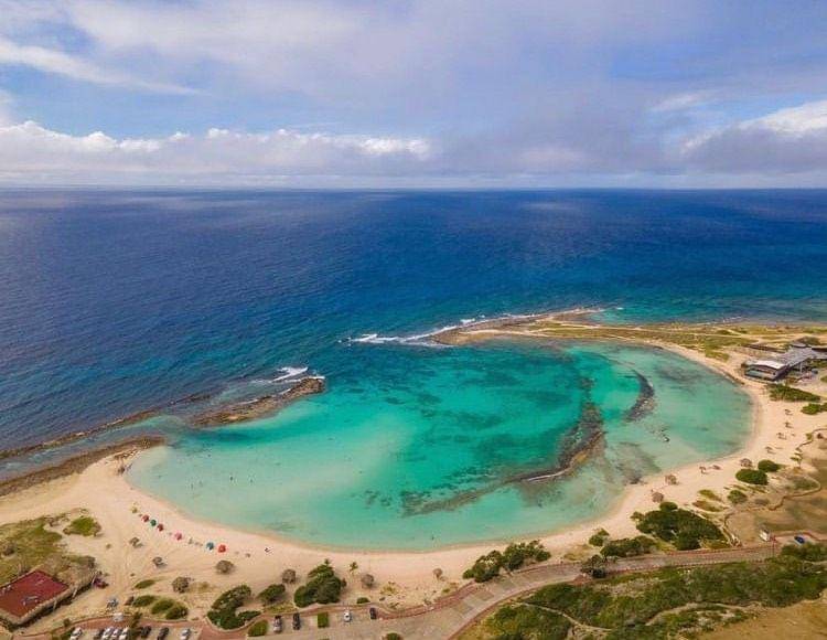 Baby beach (instagram.com/travel_headquarters)