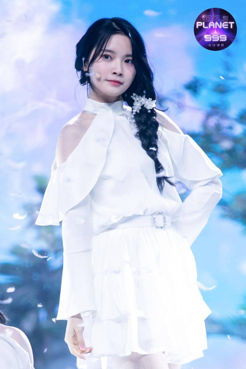 Huang Xing Qiao (twitter.com/_girlsplanet999)