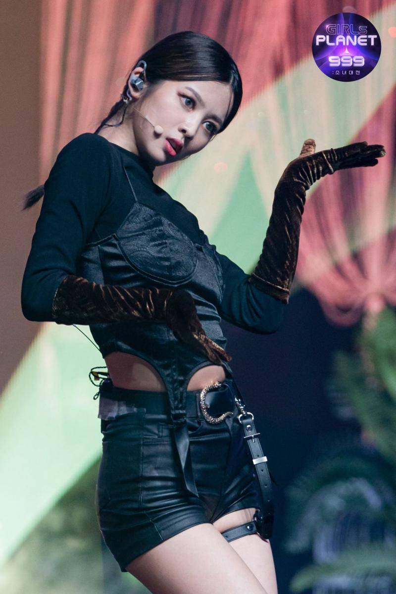 Wen Zhe (twitter.com/_girlsplanet999)