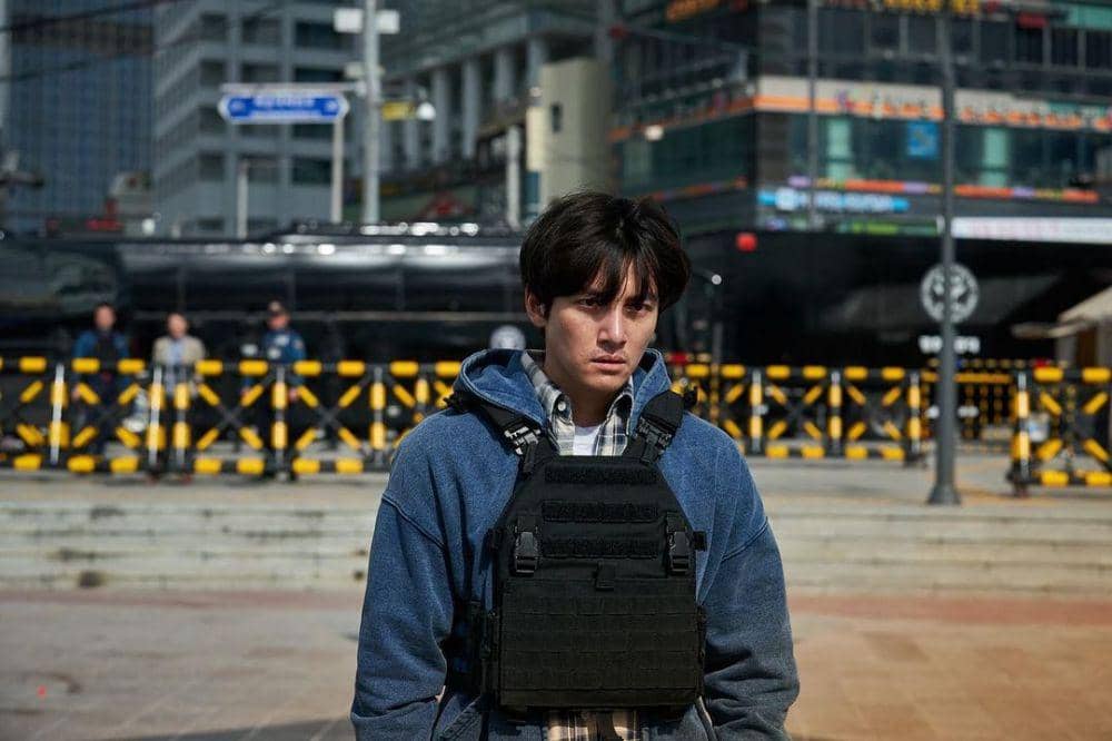 Ji Chang Wook di film Hard Hit. (instagram.com/cjenmmovie)