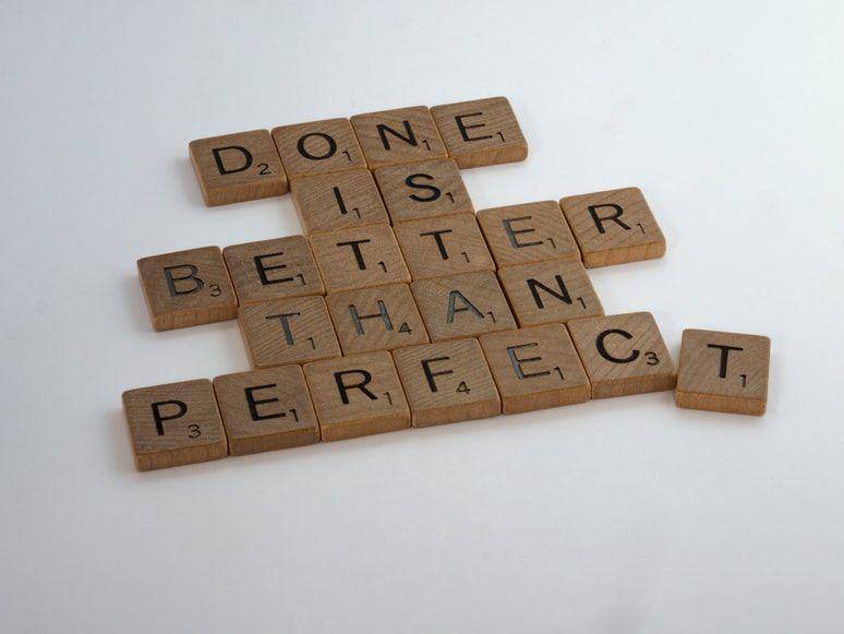 kata "DONE IS BETTER THAN PERFECT (unsplash.com/Brett Jordan)