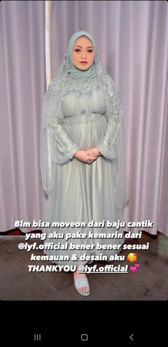 Makeup dan busana Nathalie Holscher. (instagram.com/leoafandi_makeup)