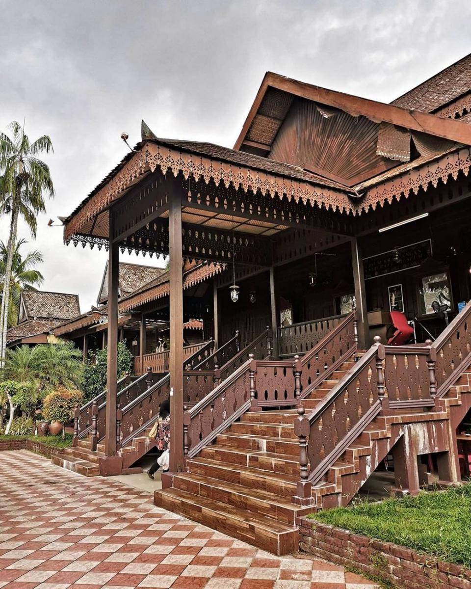 Kampung Kraftangan (instagram.com/suetrotstheglobe)