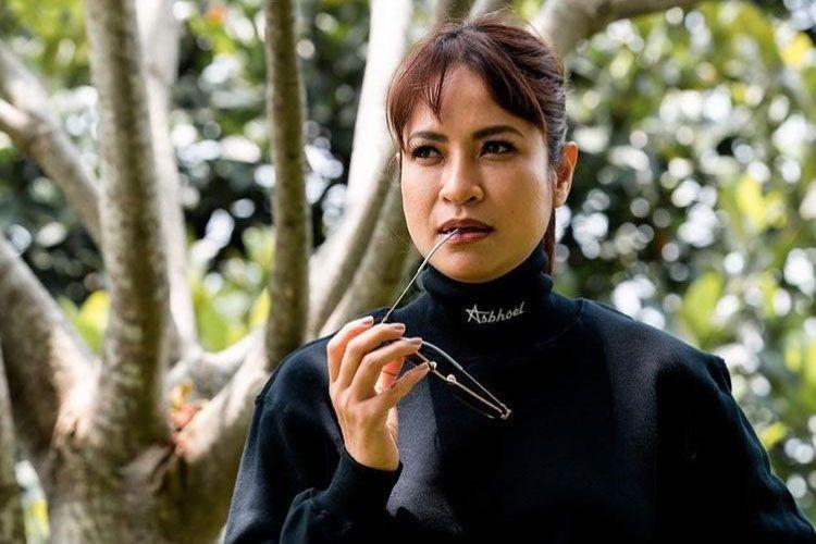 10 Penampilan Baru Sari Nila 'Mama Rosa' dengan Rambut Berponi