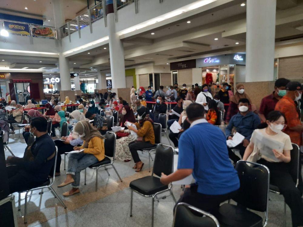 Suasana vaksinasi dalam mal di Kota Surabaya (dok. Humas Pemkot Surabaya)