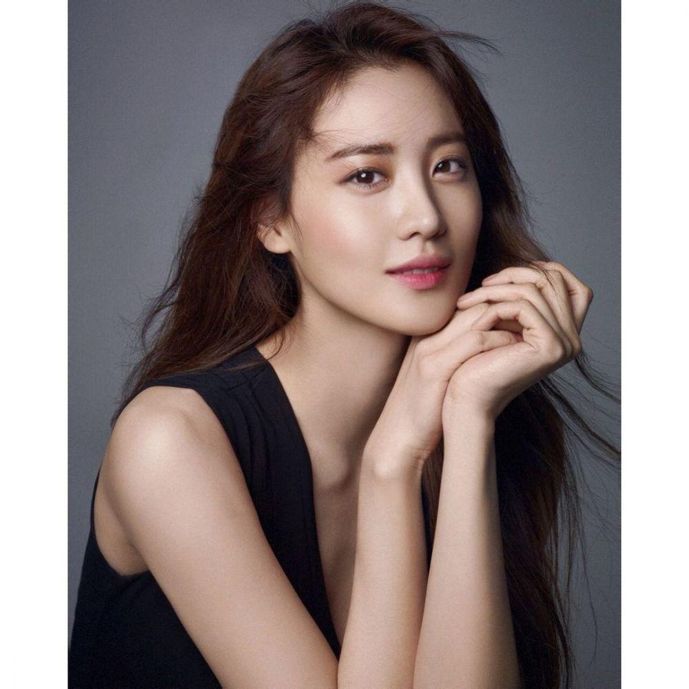 Claudia Kim (instagram.com/yg_stage)