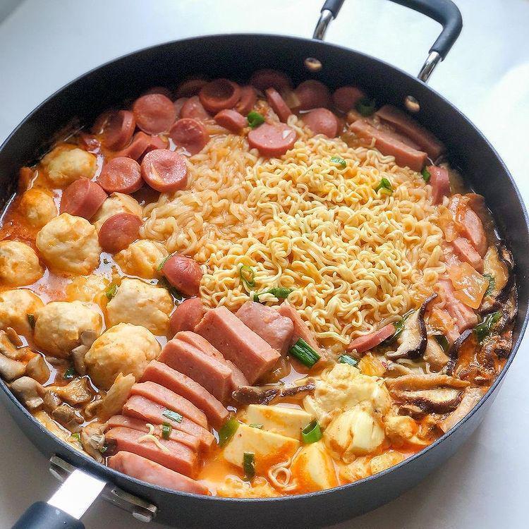 ramyeon (instagram.com/subtleasian.cooking)