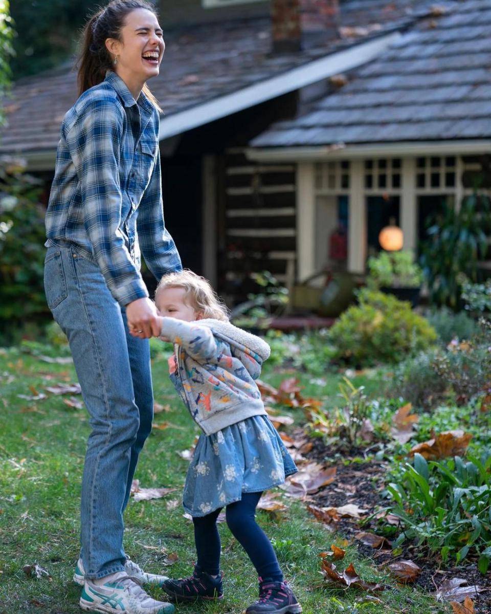Margaret Qualley dan Rylea Nevaeh Whittet (instagram.com/maidnetflixofficial)