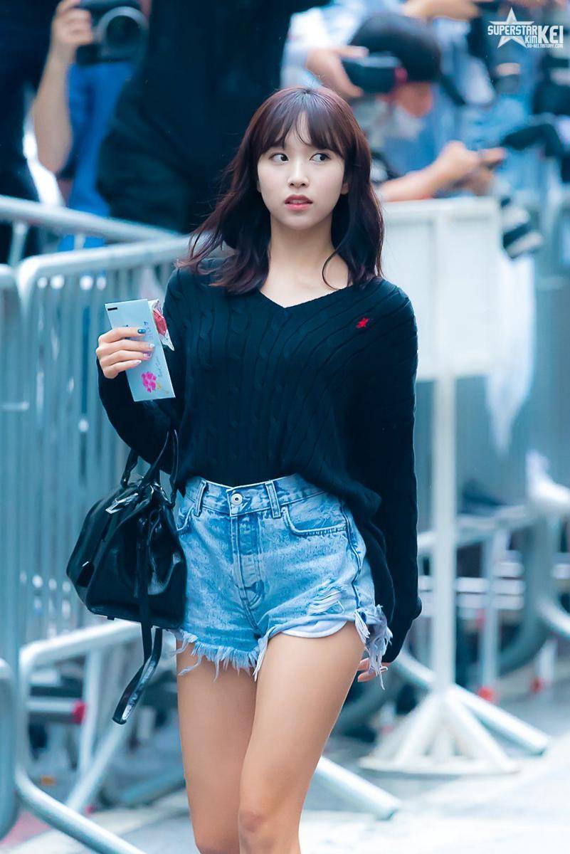 Short pants Mina Twice (twitter.com/superstarkimkei)