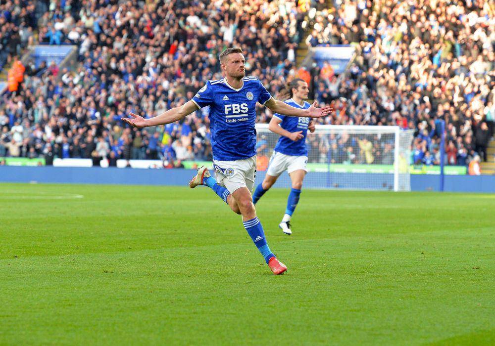 selebrasi gol Jamie Vardy (twitter.com/vardy7)
