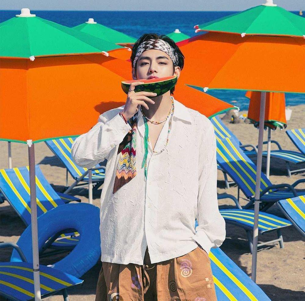 V BTS (instagram.com/bts.bighitofficial)