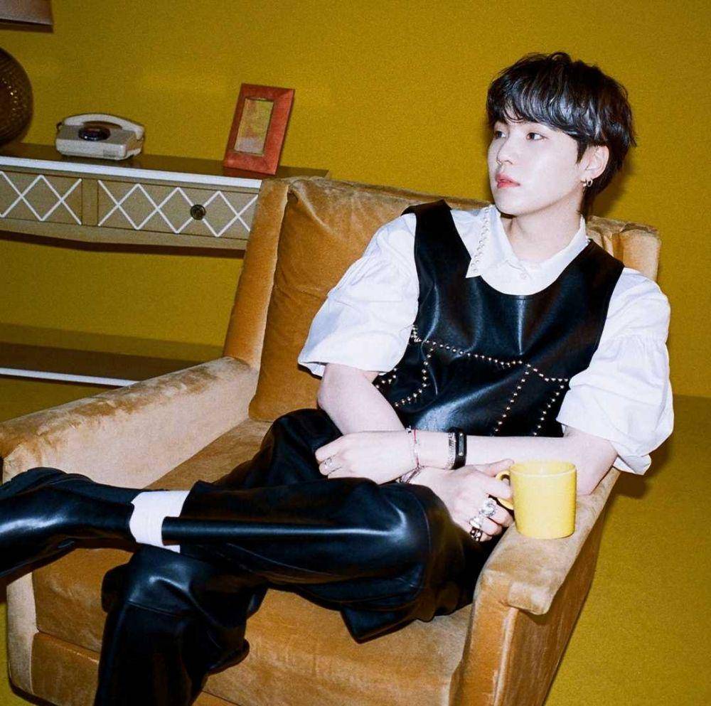 SUGA BTS (instagram.com/bts.bighitofficial)